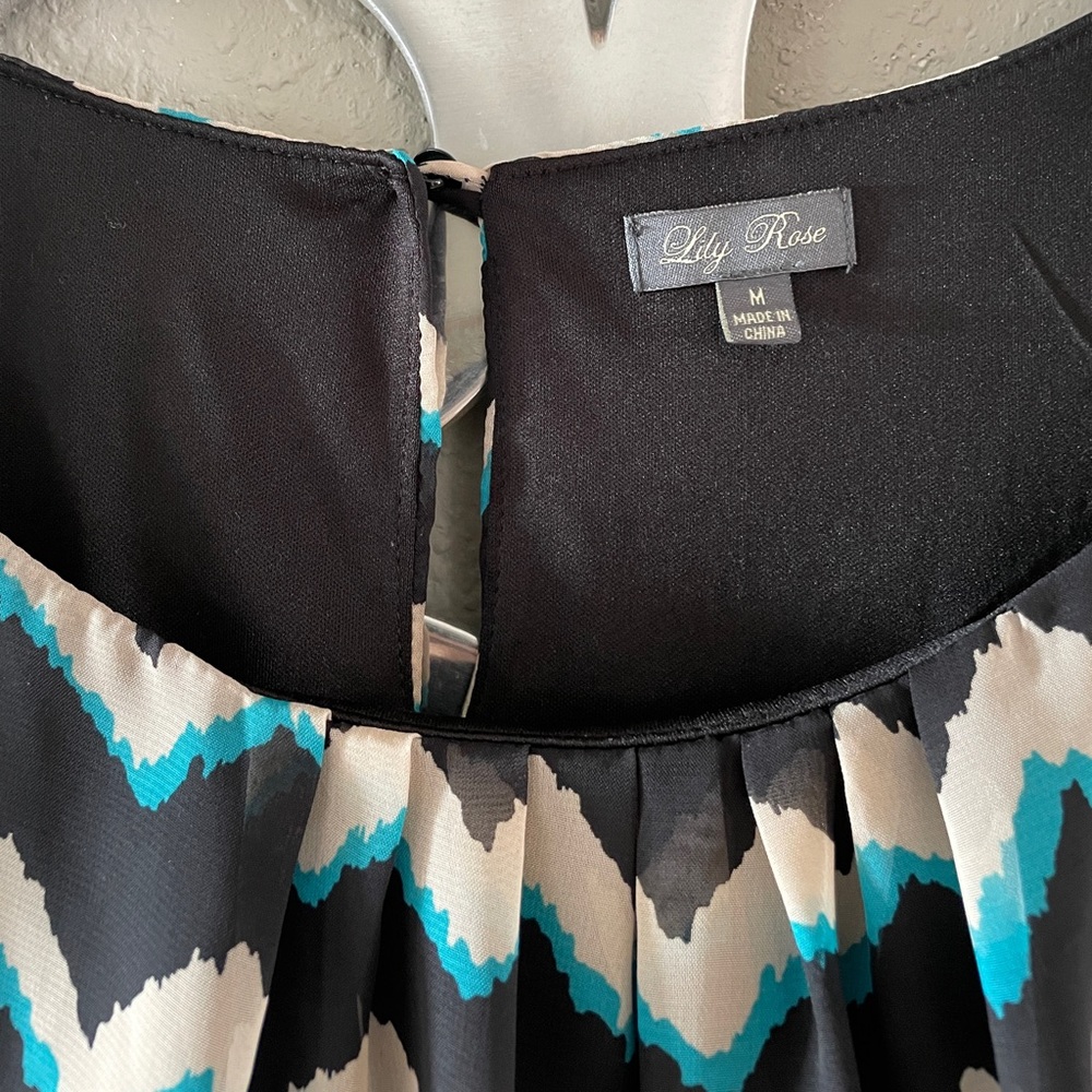 LILY ROSE Chevron Dress - Picture 2 of 6